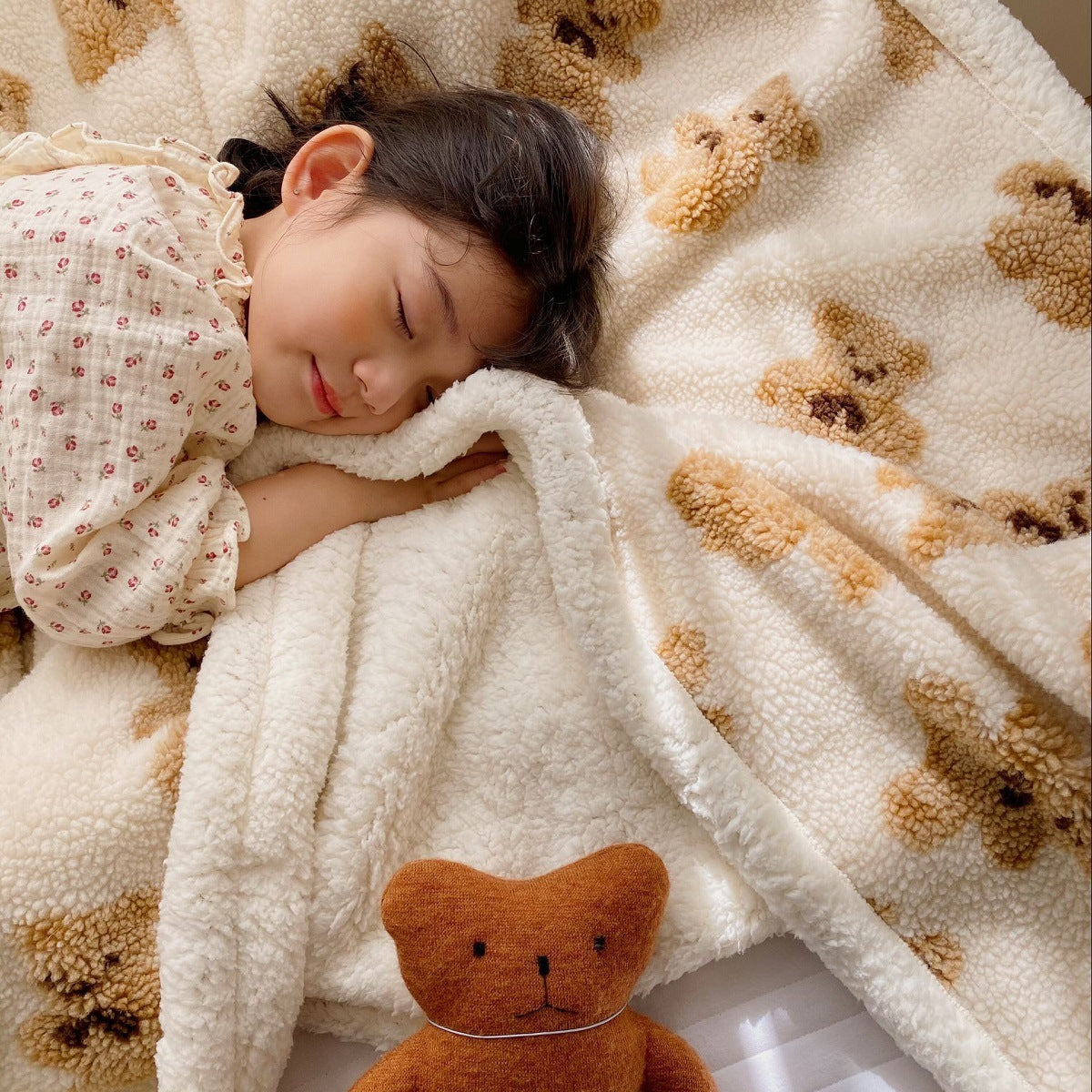 Double-Layer Cartoon Kids Blanket – Bear Sherpa Plush Throw