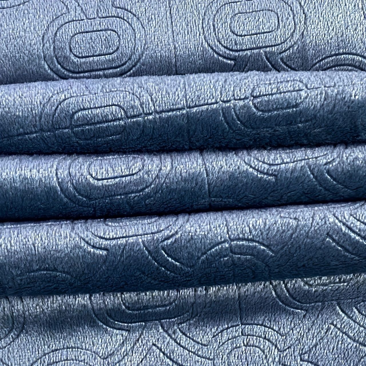 Double-Layer Flannel Blanket – Soft Embossed Floral Sherpa Throw